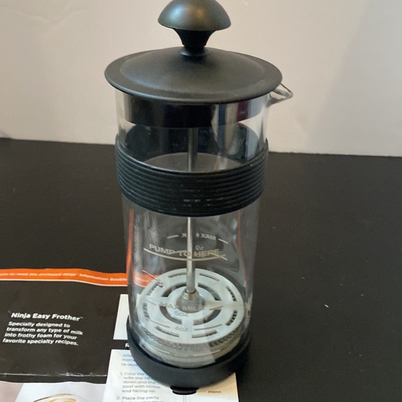 Ninja Coffee Bar easy Frother transform any type of milk to frothy foam - Picture 3 of 8